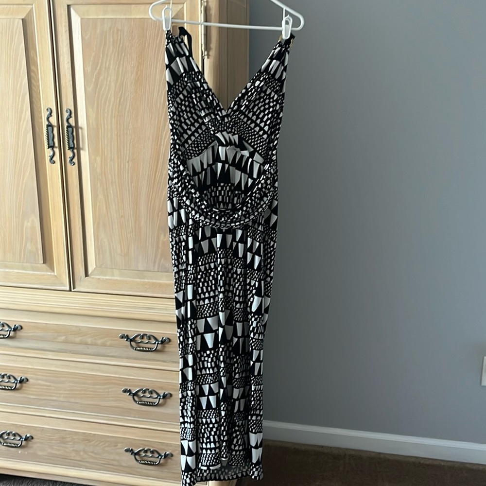 Vince Camuto Maxi Dress Back and White -size XL